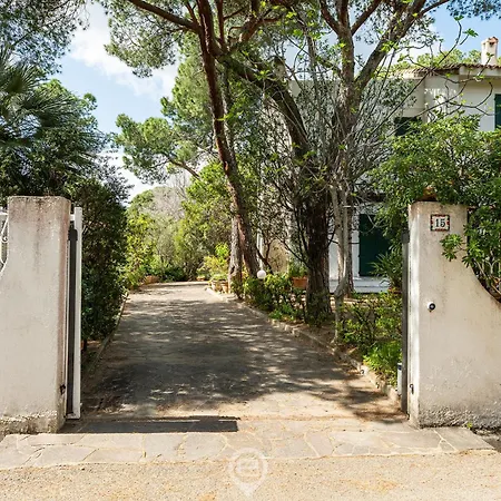 Chiara * Fort Village